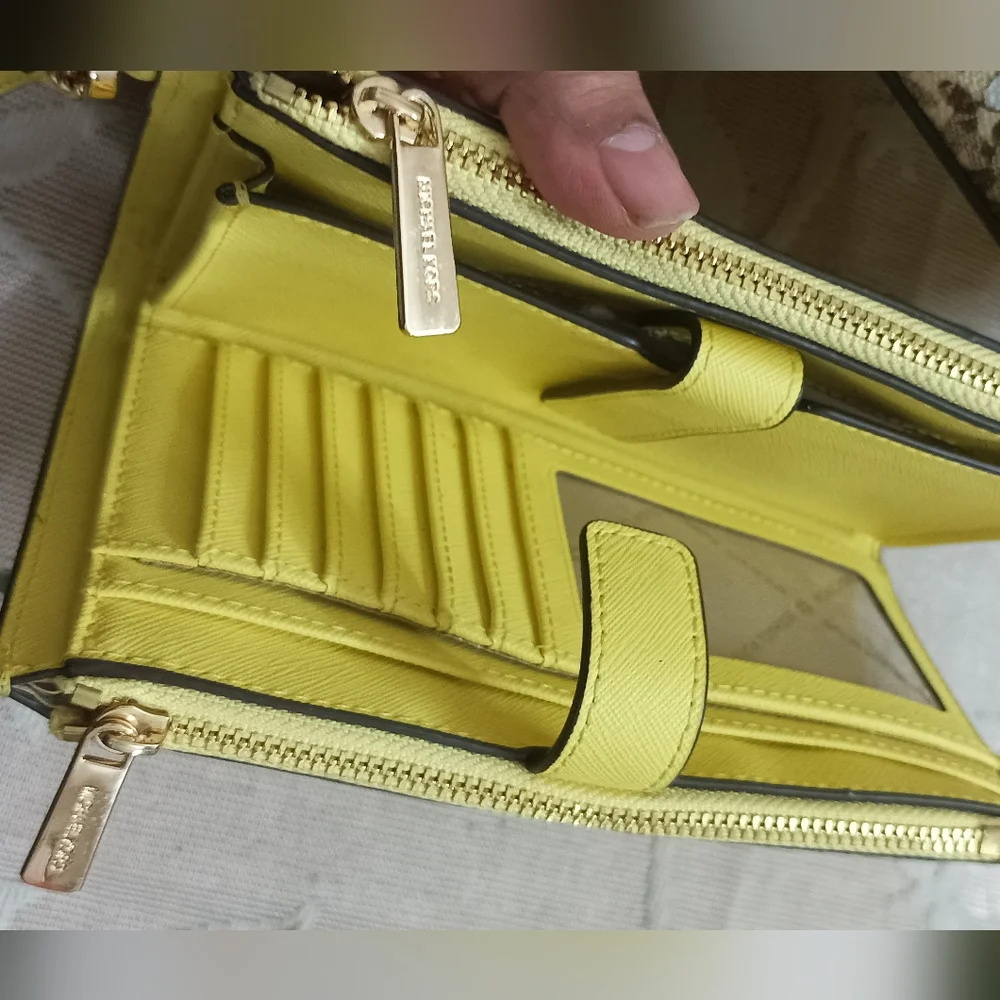 Combo: Authentic Michael Kors Jet Set Travel Signature Carryall Tote and Wallet - Picture 13 of 16